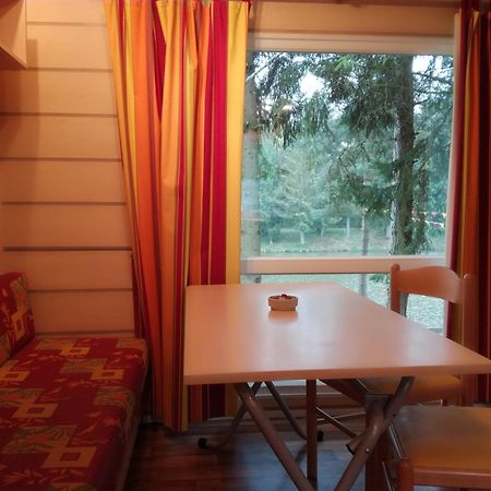 Camping De Flechat Hotel Orcival Eksteriør billede