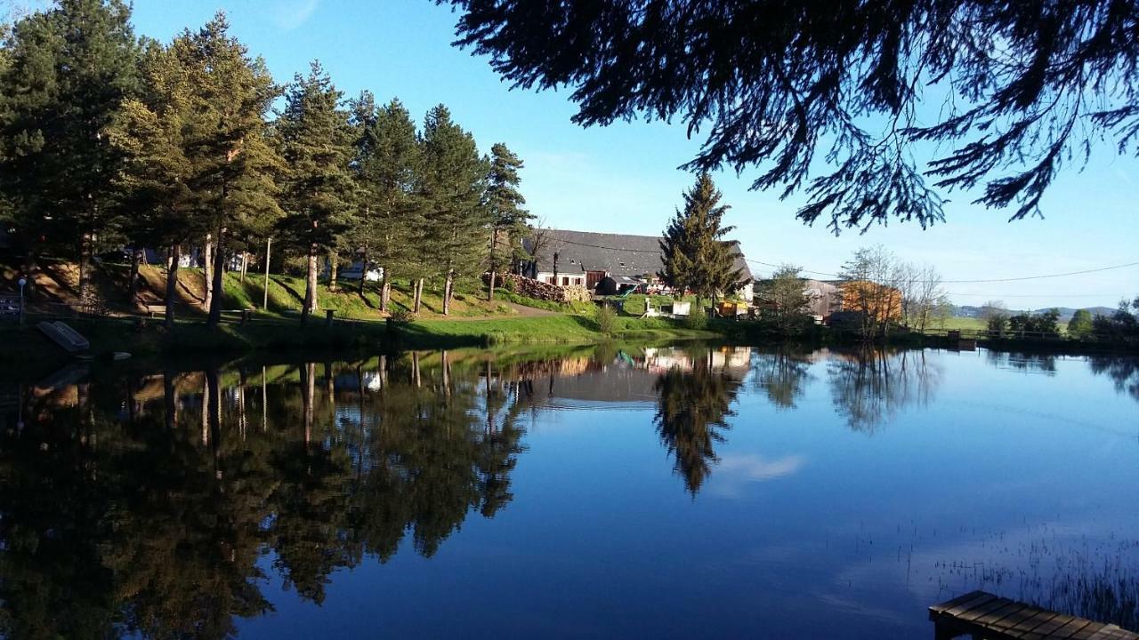 Camping De Flechat Hotel Orcival Eksteriør billede